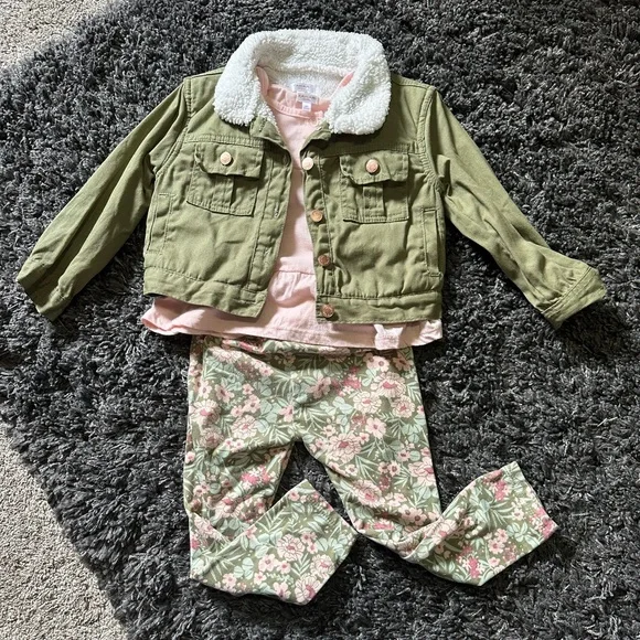 Tahari Olive Jacket with White Fleece Lining - Picture 1 of 8